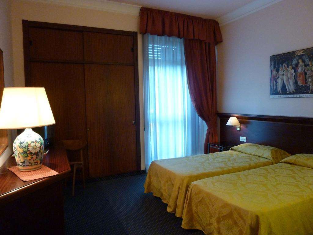 Hotel Torretta Монтекатини Терме Стая снимка