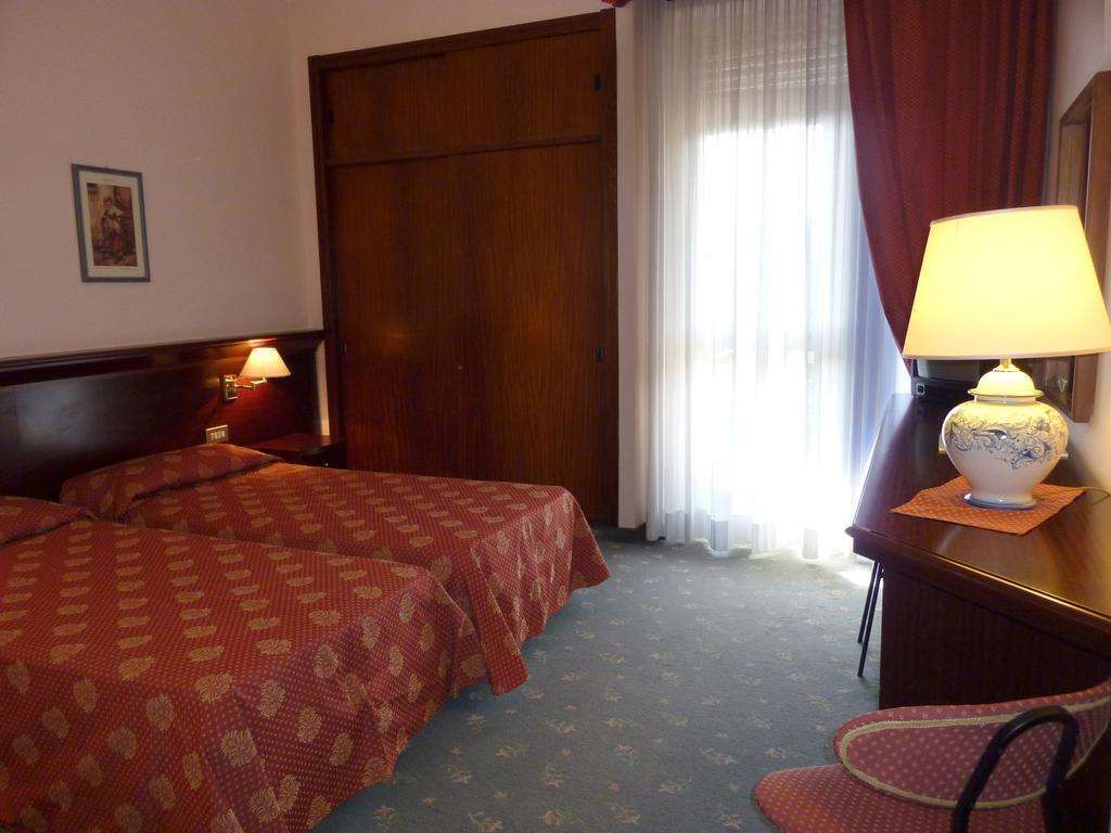Hotel Torretta Монтекатини Терме Стая снимка